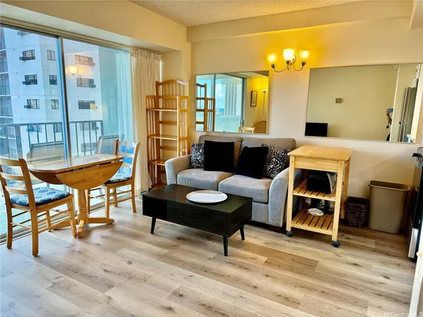 $2,700 | 2440 Kūhiō Avenue, Unit 1607, Honolulu, HI 96815