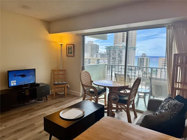 $2,700 | 2440 Kūhiō Avenue, Unit 1607, Honolulu, HI 96815