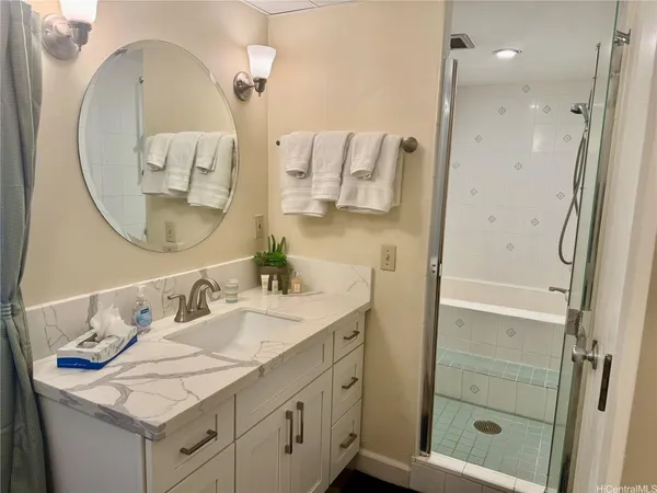 $2,700 | 2440 Kūhiō Avenue, Unit 1607, Honolulu, HI 96815