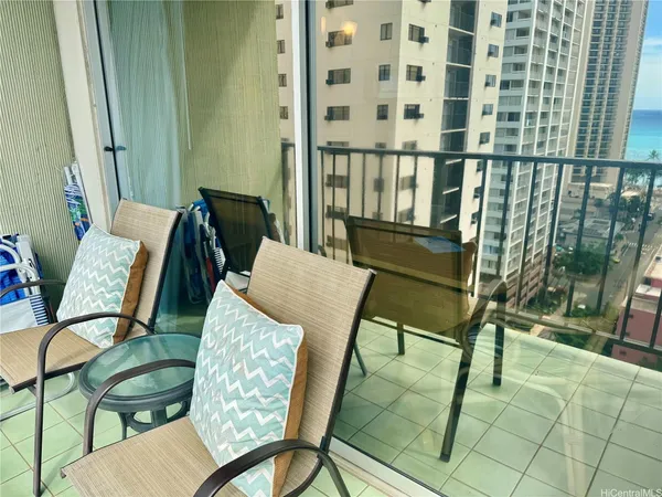 $2,700 | 2440 Kūhiō Avenue, Unit 1607, Honolulu, HI 96815