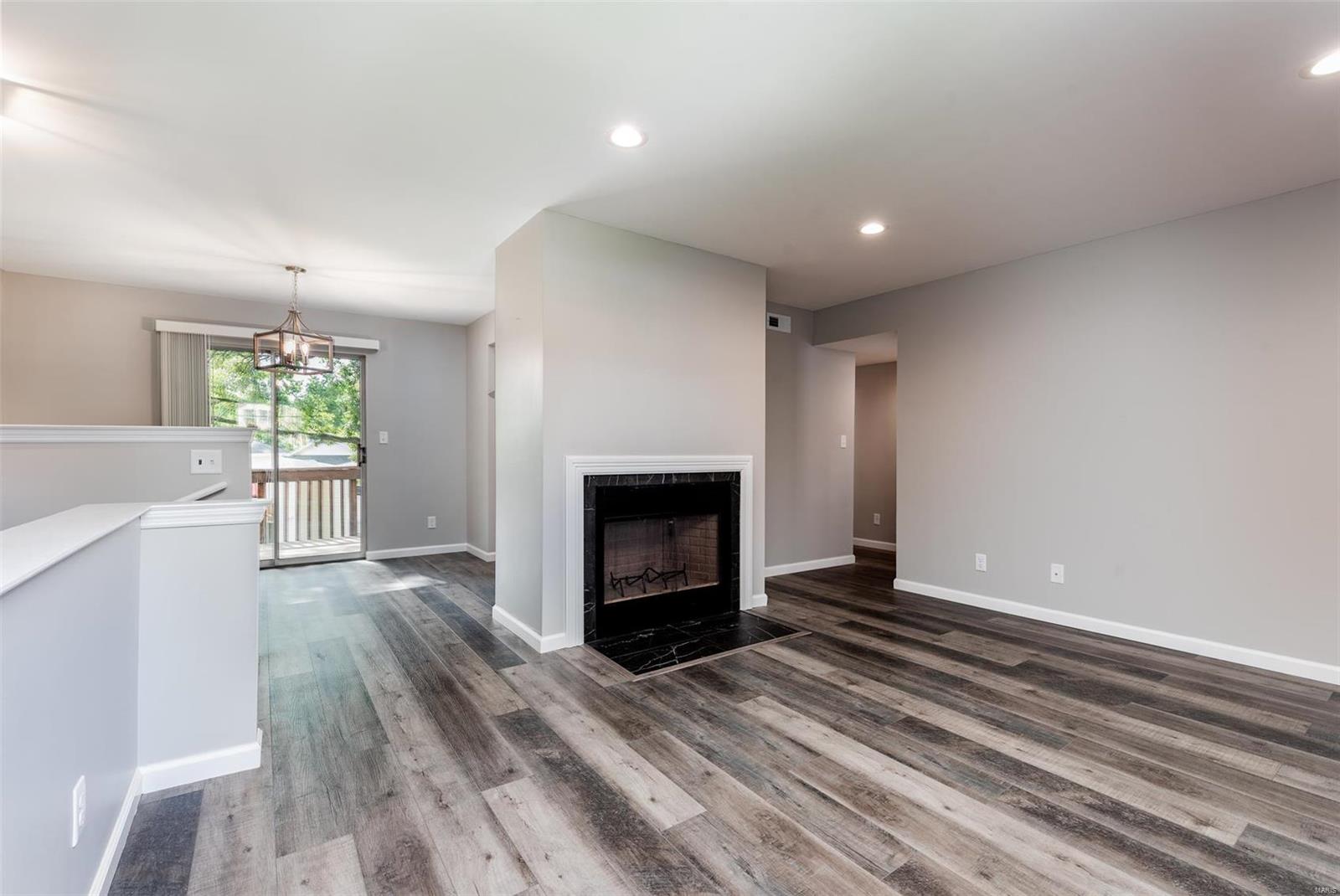 9156 Eager Road St. Louis, MO 63144 - Photo 3 of 23 Gallery Image 3