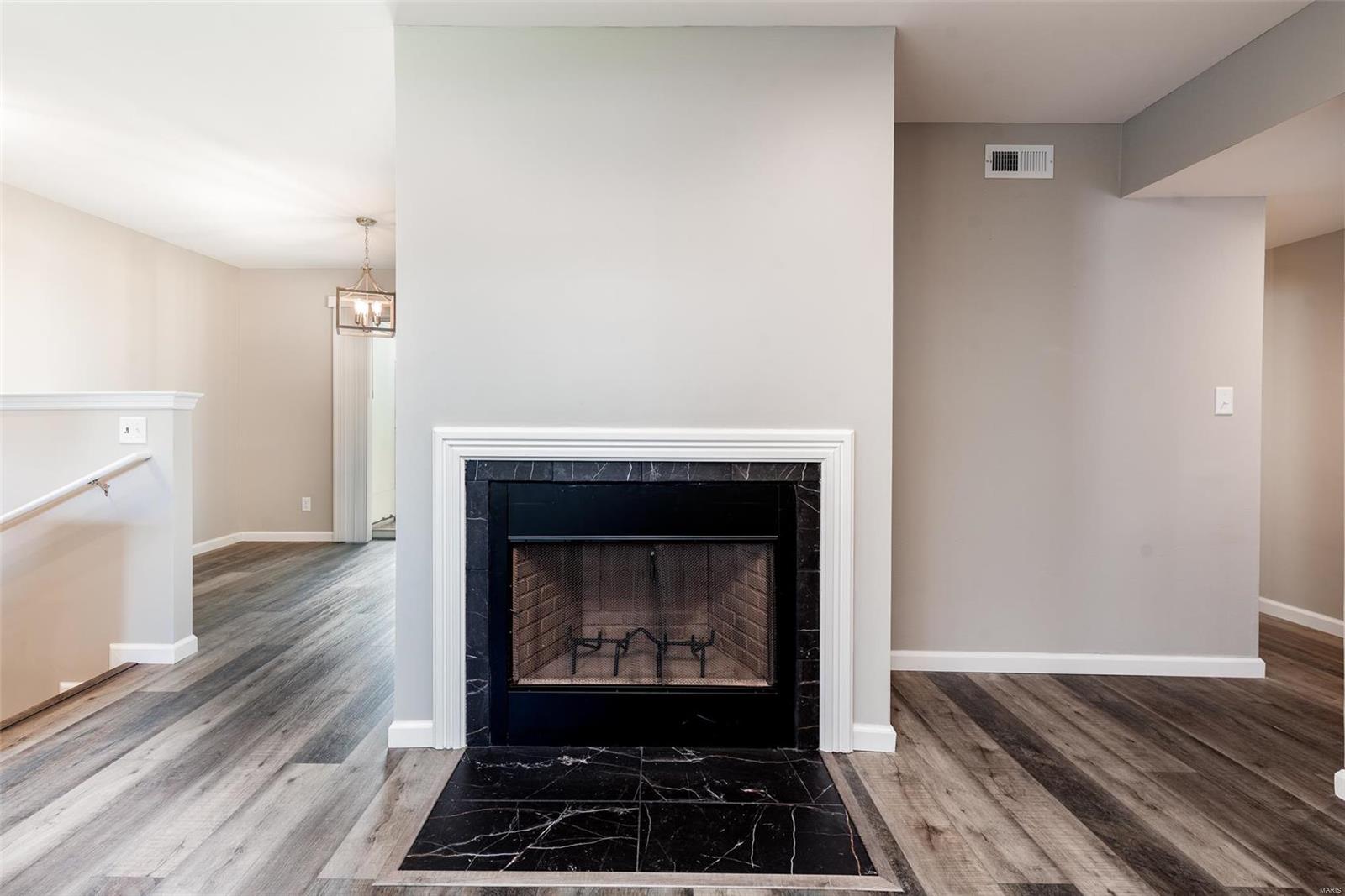 9156 Eager Road St. Louis, MO 63144 - Photo 4 of 23 Gallery Image 4
