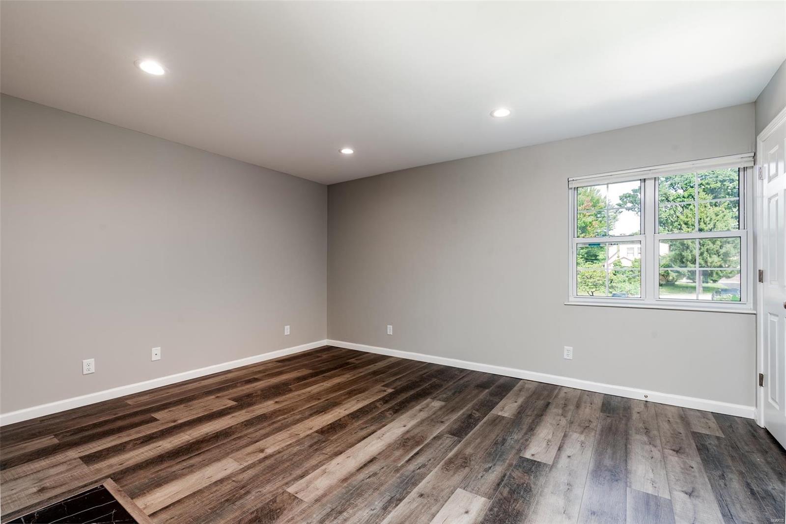 9156 Eager Road St. Louis, MO 63144 - Photo 5 of 23 Gallery Image 5