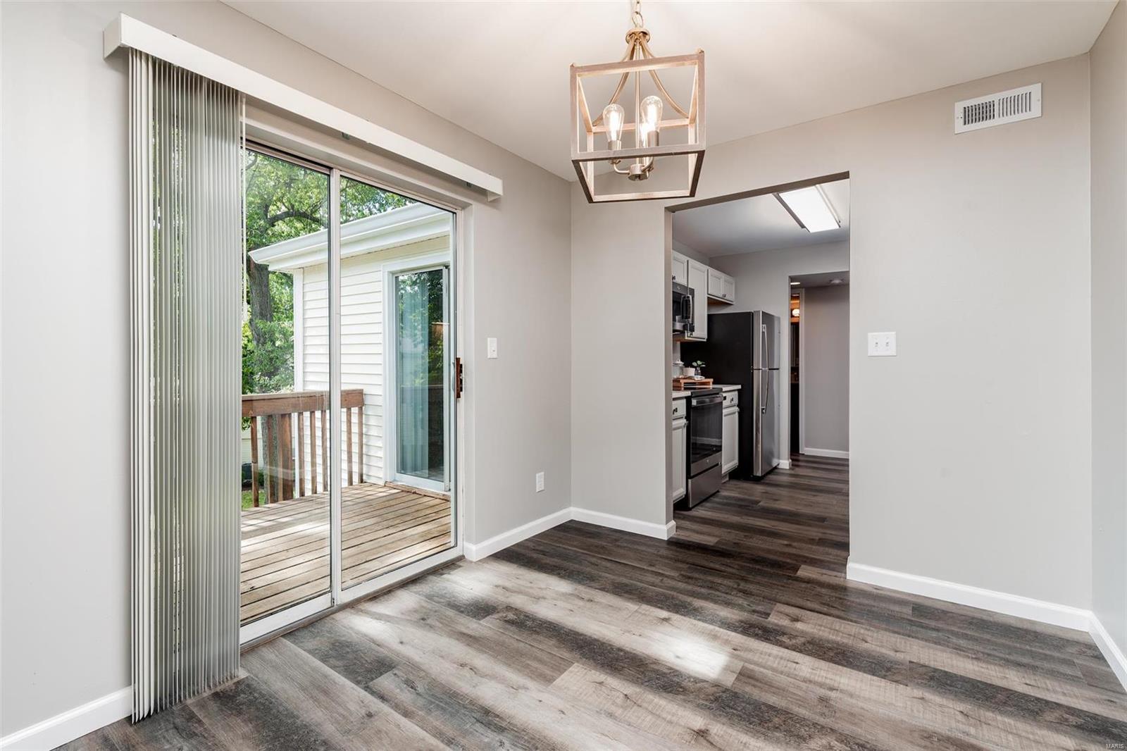 9156 Eager Road St. Louis, MO 63144 - Photo 8 of 23 Gallery Image 8