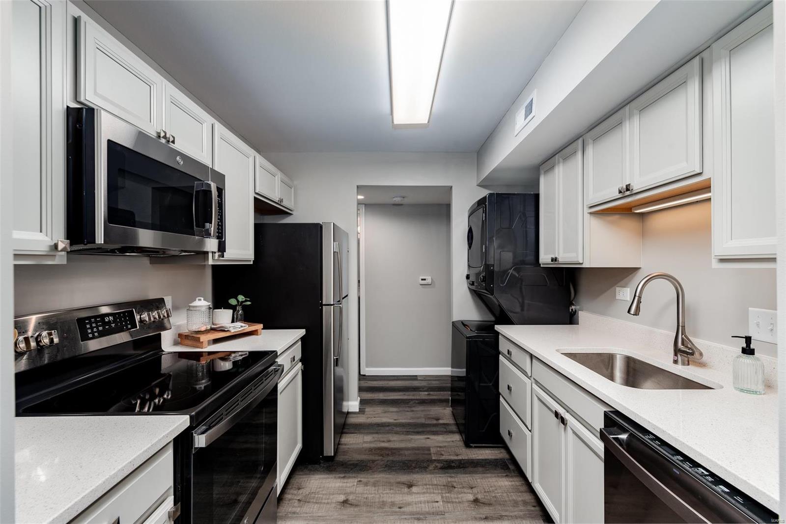 9156 Eager Road St. Louis, MO 63144 - Photo 10 of 23 Gallery Image 10