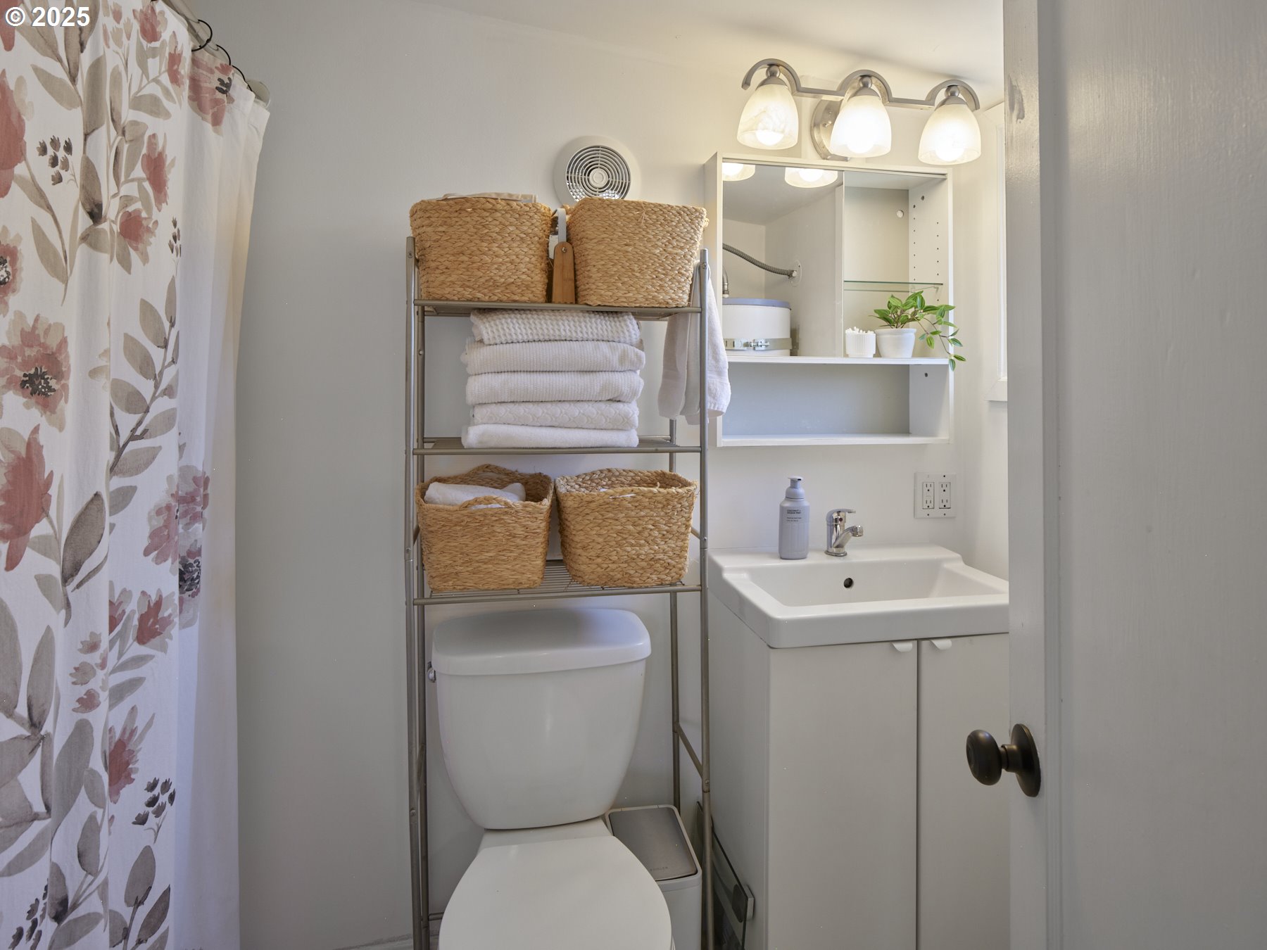 341 Michner Street Southwest Castle Rock, WA 98611 - Photo 26 of 42 Bathroom