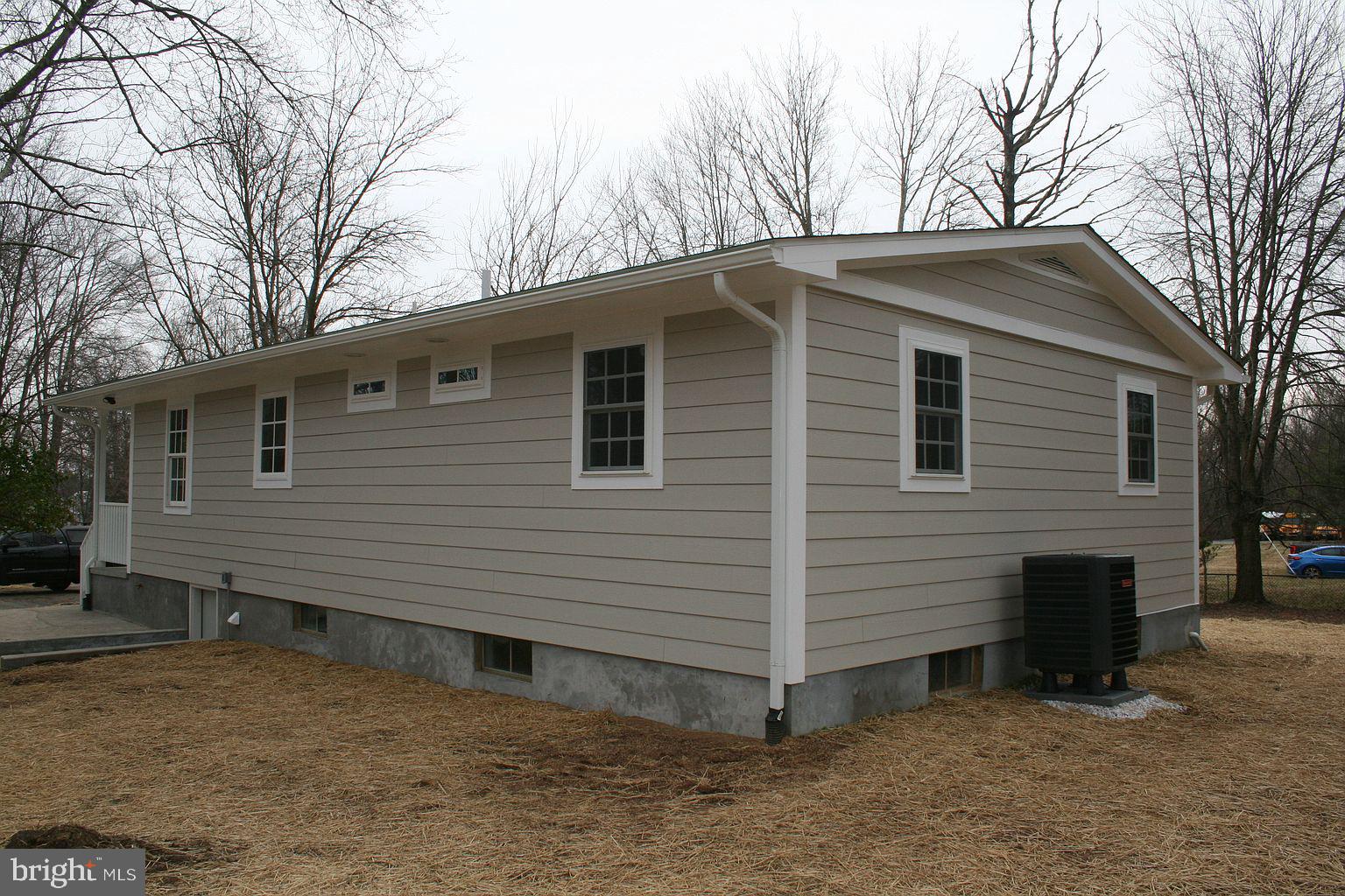 35240 Snake Hill Road Middleburg, VA 20117 - Photo 5 of 19 a front view of a house with yard