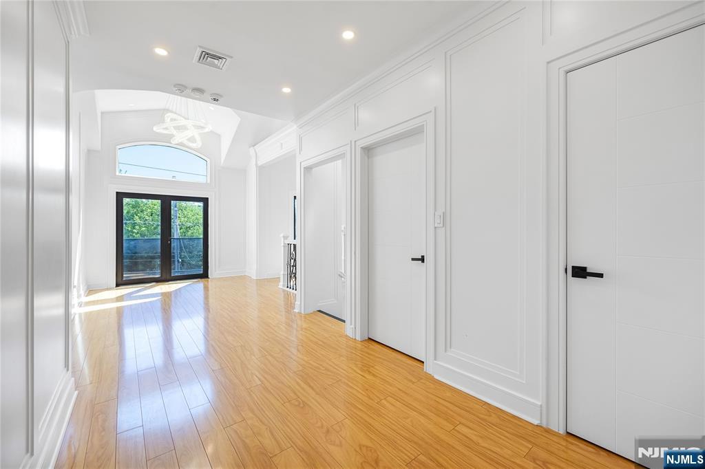 1080 River Road Edgewater, NJ 07020 - Photo 20 of 48