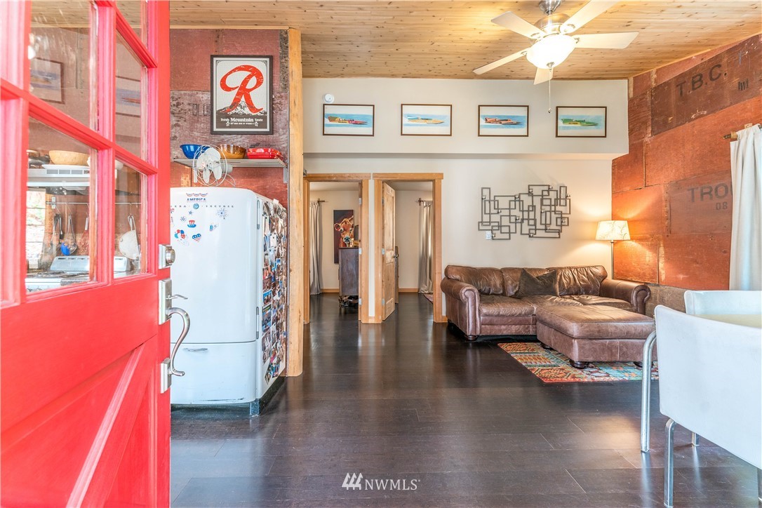 11458 South Lakeshore Road Chelan, WA 98816 - Photo 13 of 26 Gallery Image 13