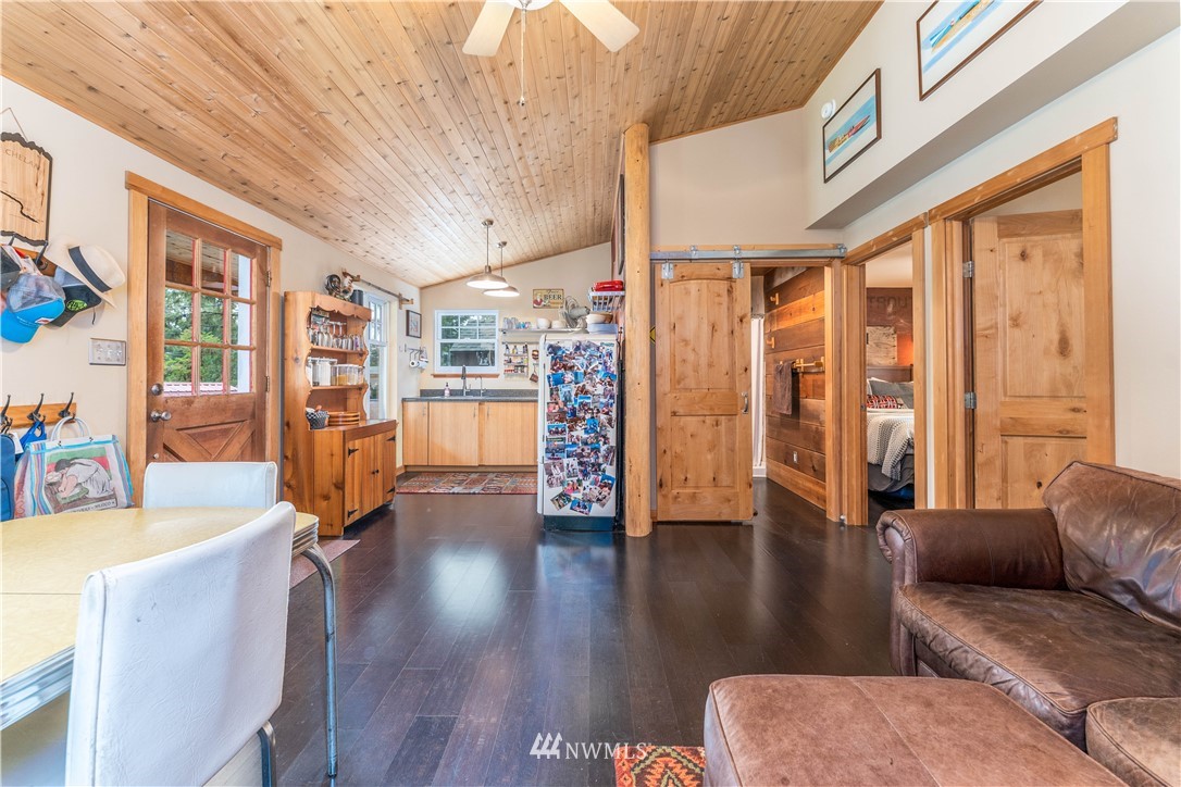 11458 South Lakeshore Road Chelan, WA 98816 - Photo 18 of 26 Gallery Image 18
