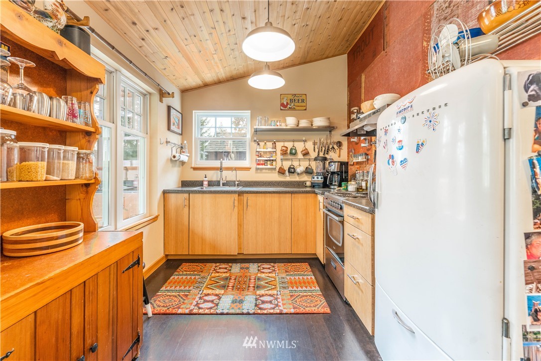 11458 South Lakeshore Road Chelan, WA 98816 - Photo 19 of 26 Gallery Image 19