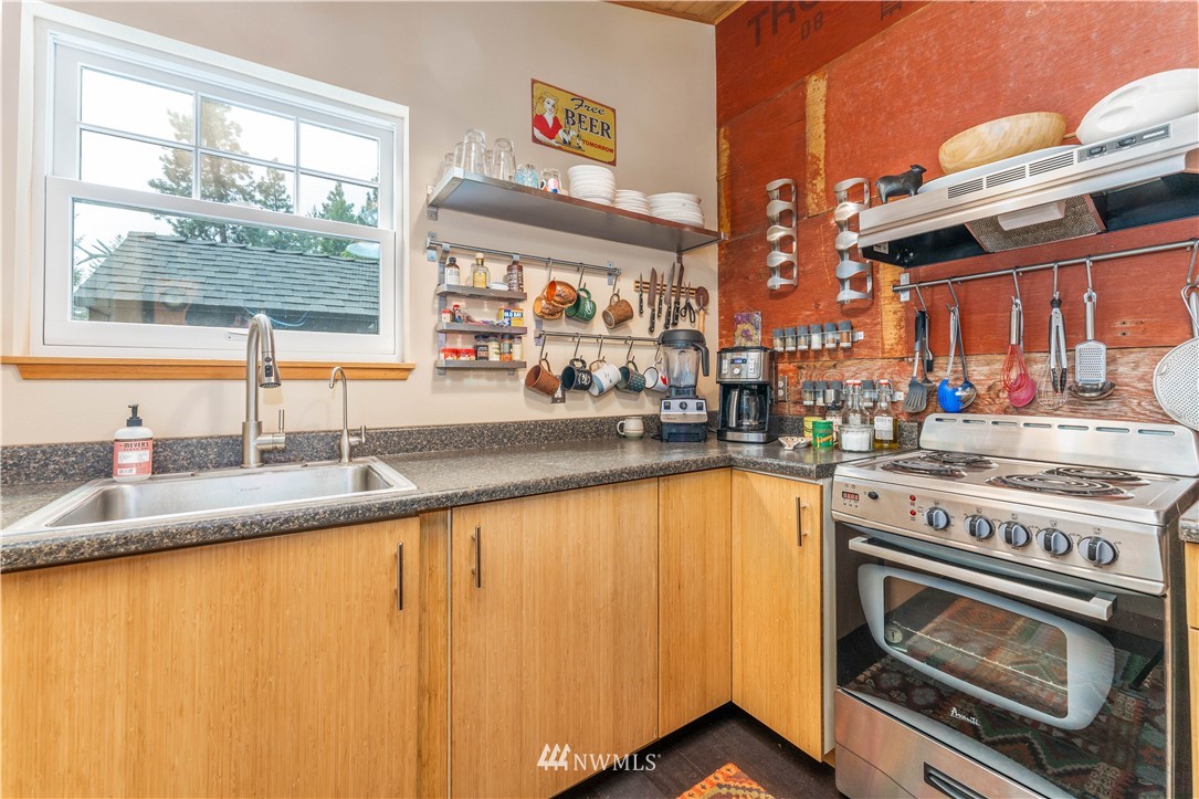 11458 South Lakeshore Road Chelan, WA 98816 - Photo 20 of 26 Gallery Image 20