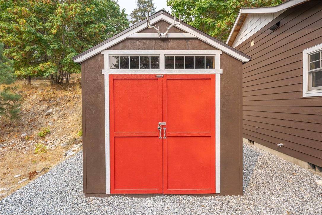 11458 South Lakeshore Road Chelan, WA 98816 - Photo 5 of 26 Gallery Image 5