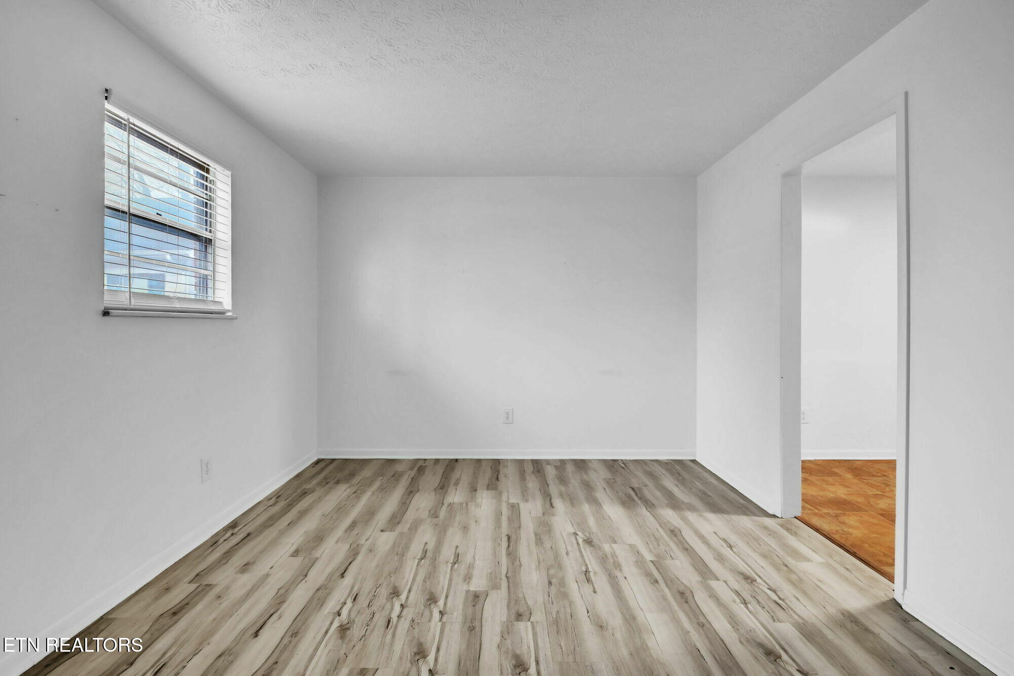 4700 Upchurch Road Knoxville, TN 37912 - Photo 11 of 29 Interior_Photo_2