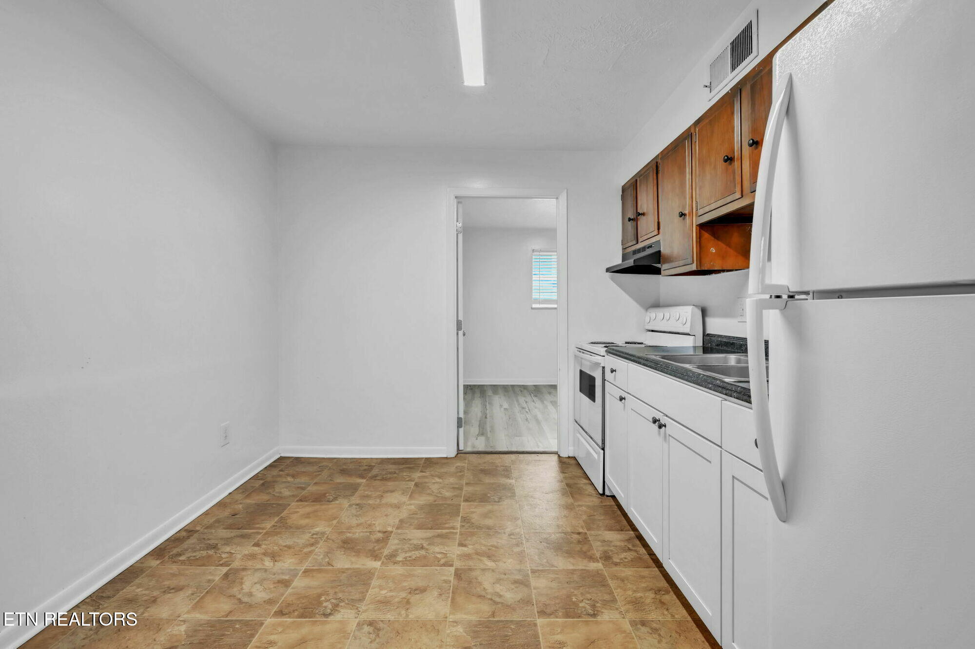 4700 Upchurch Road Knoxville, TN 37912 - Photo 12 of 29 Interior_Photo_3