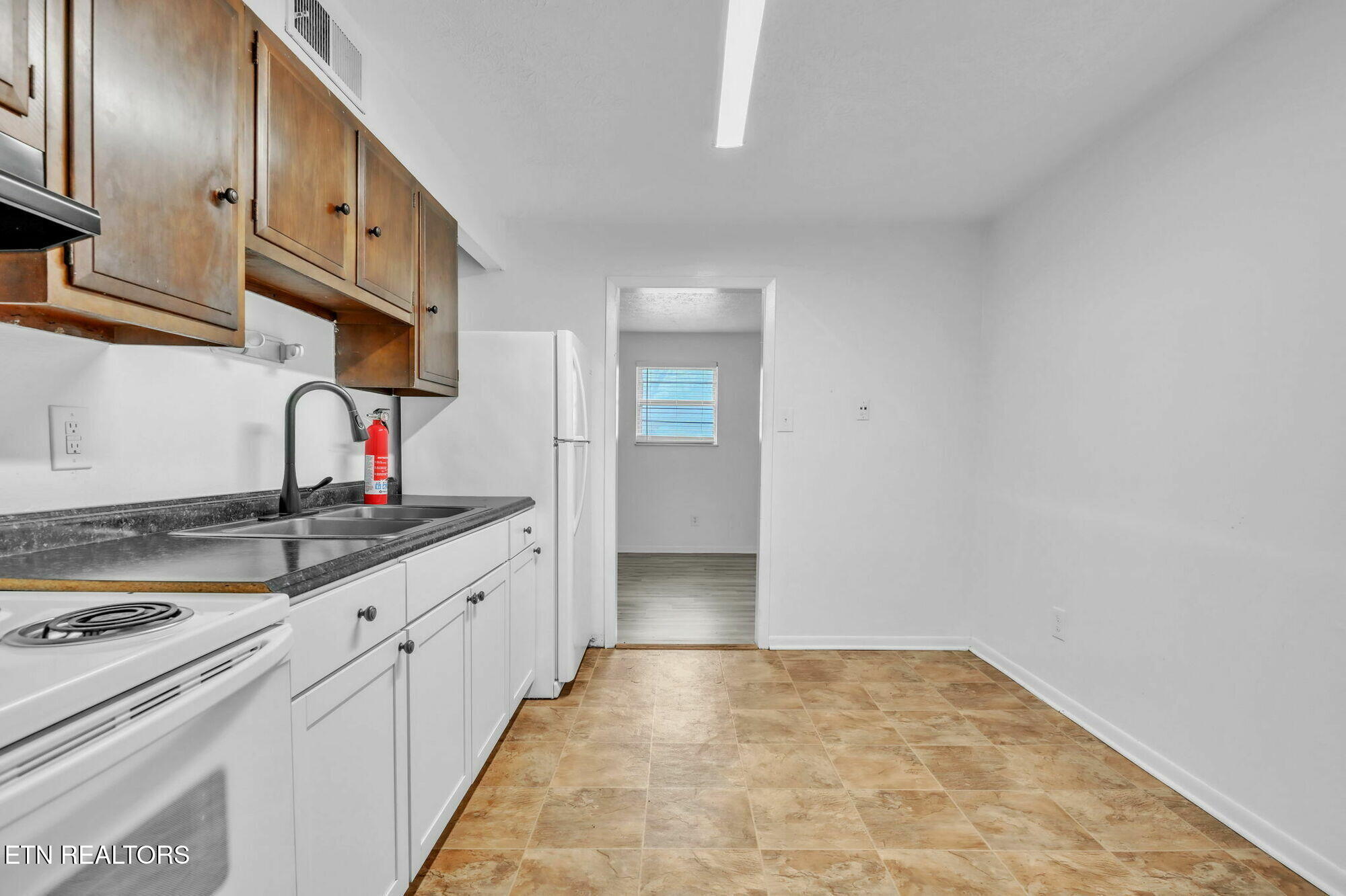 4700 Upchurch Road Knoxville, TN 37912 - Photo 16 of 29 Interior_Photo_7