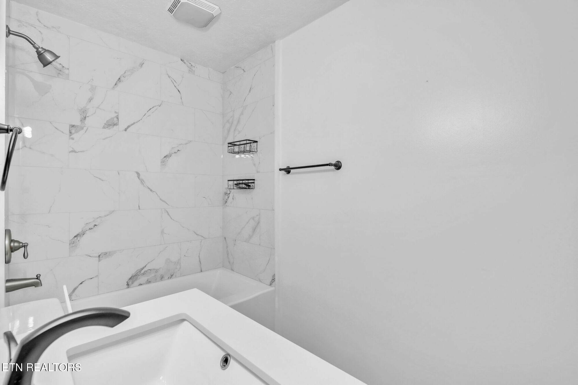 4700 Upchurch Road Knoxville, TN 37912 - Photo 27 of 29 Interior_Photo_18