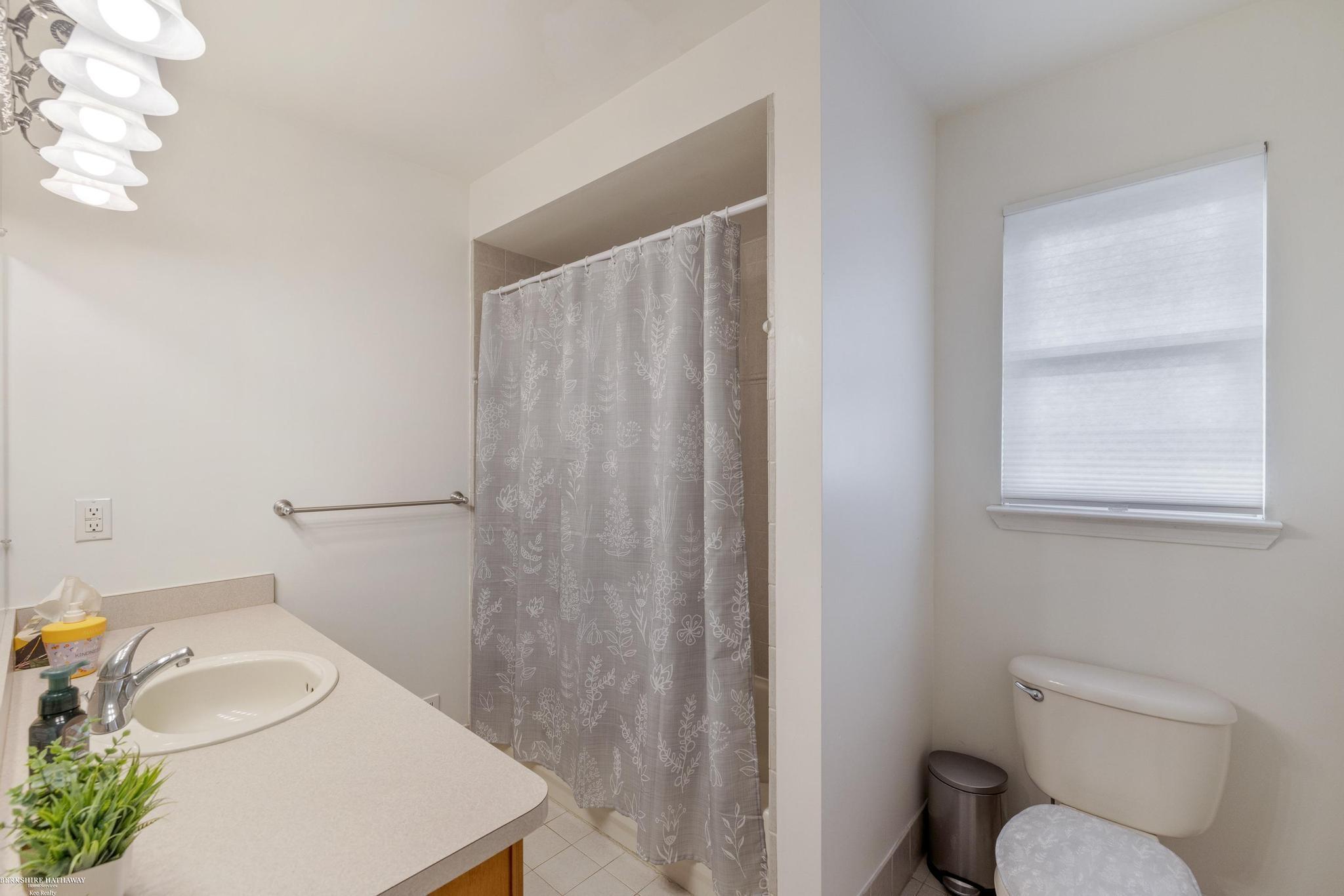17609 21 Mile Road Macomb, MI 48044 - Photo 26 of 41 50190272-1befa519-1673-40b4-b056-e24202b680cc.JPG