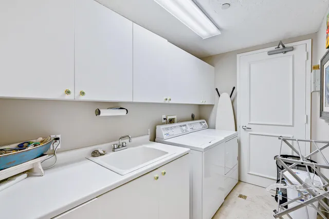a view of utility room with washer and dryer