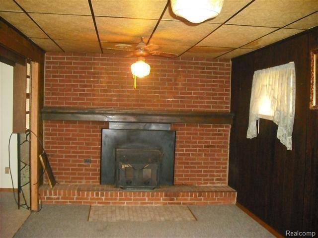 6744 Harding Street Taylor, MI 48180 - Photo 7 of 7 7092472047 Living Room.jpg