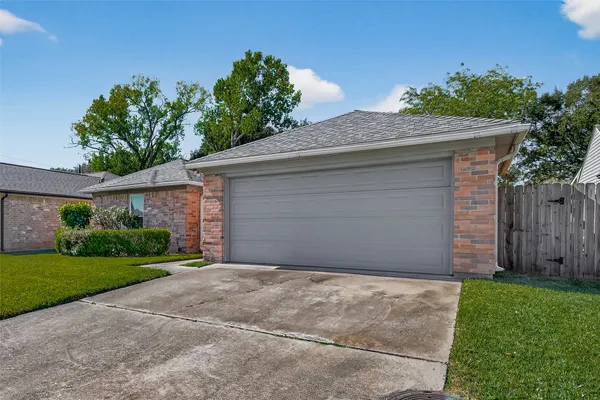 $1,900 | 2510 Old Fort Road, Sugar Land, TX 77479