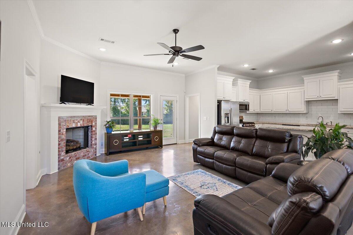 103 Brunswick Cove Canton, MS 39046 - Photo 4 of 26 06-HTP26971