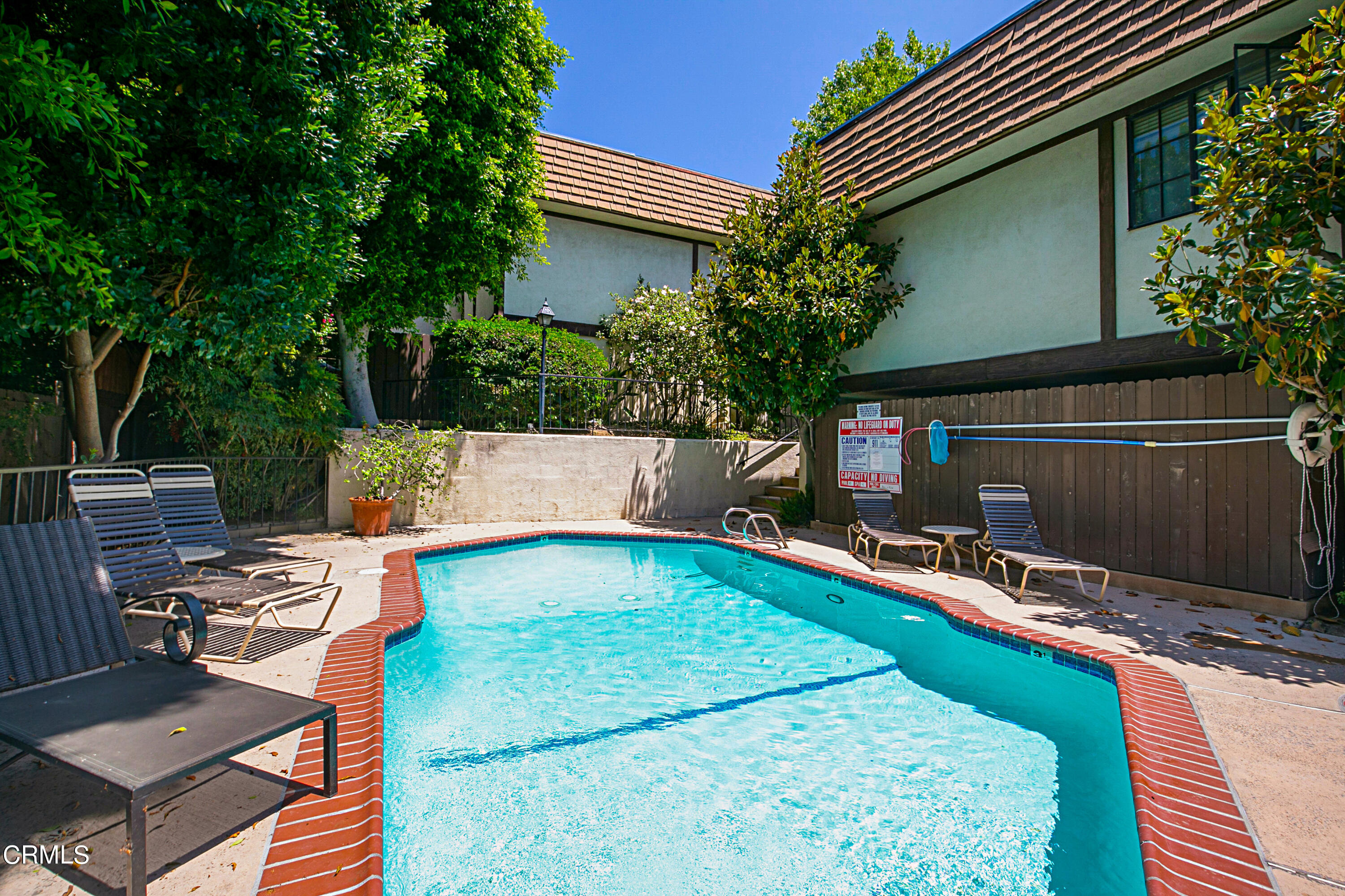 1429 Valley View Road, Unit 13 Glendale, CA 91202 - Photo 33 of 33 a view of a backyard with sitting area