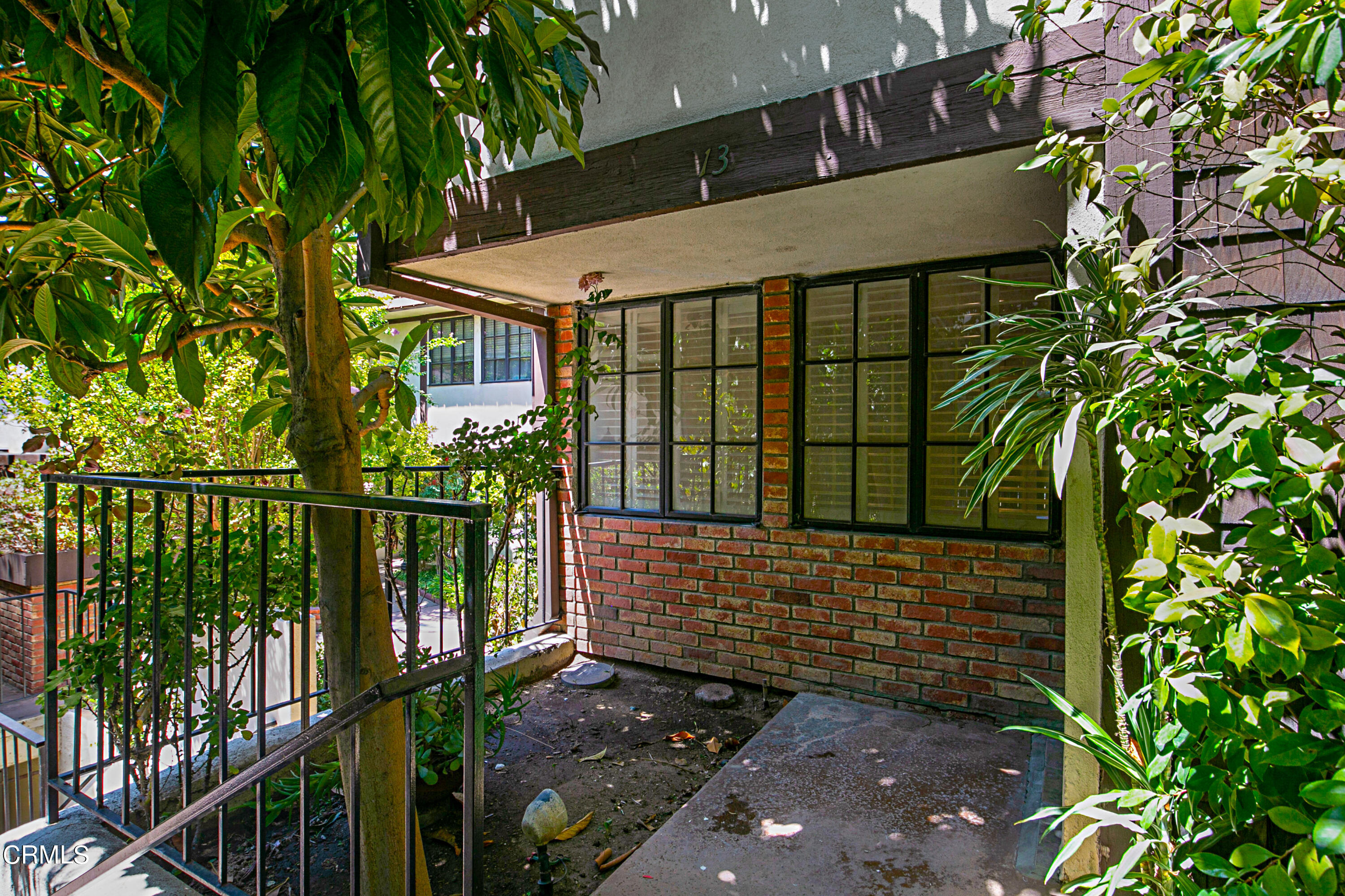 1429 Valley View Road, Unit 13 Glendale, CA 91202 - Photo 4 of 33 a front view of a house with a garden