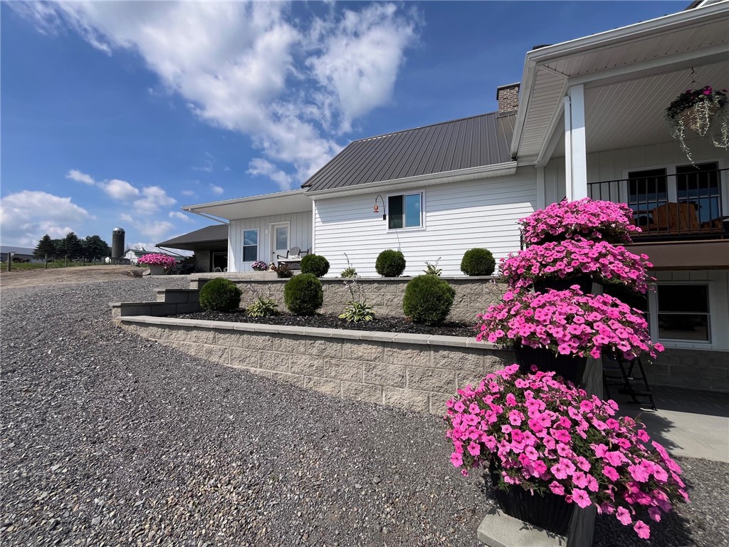 7690 Banks Road Pike, NY 14066 - Photo 9 of 49