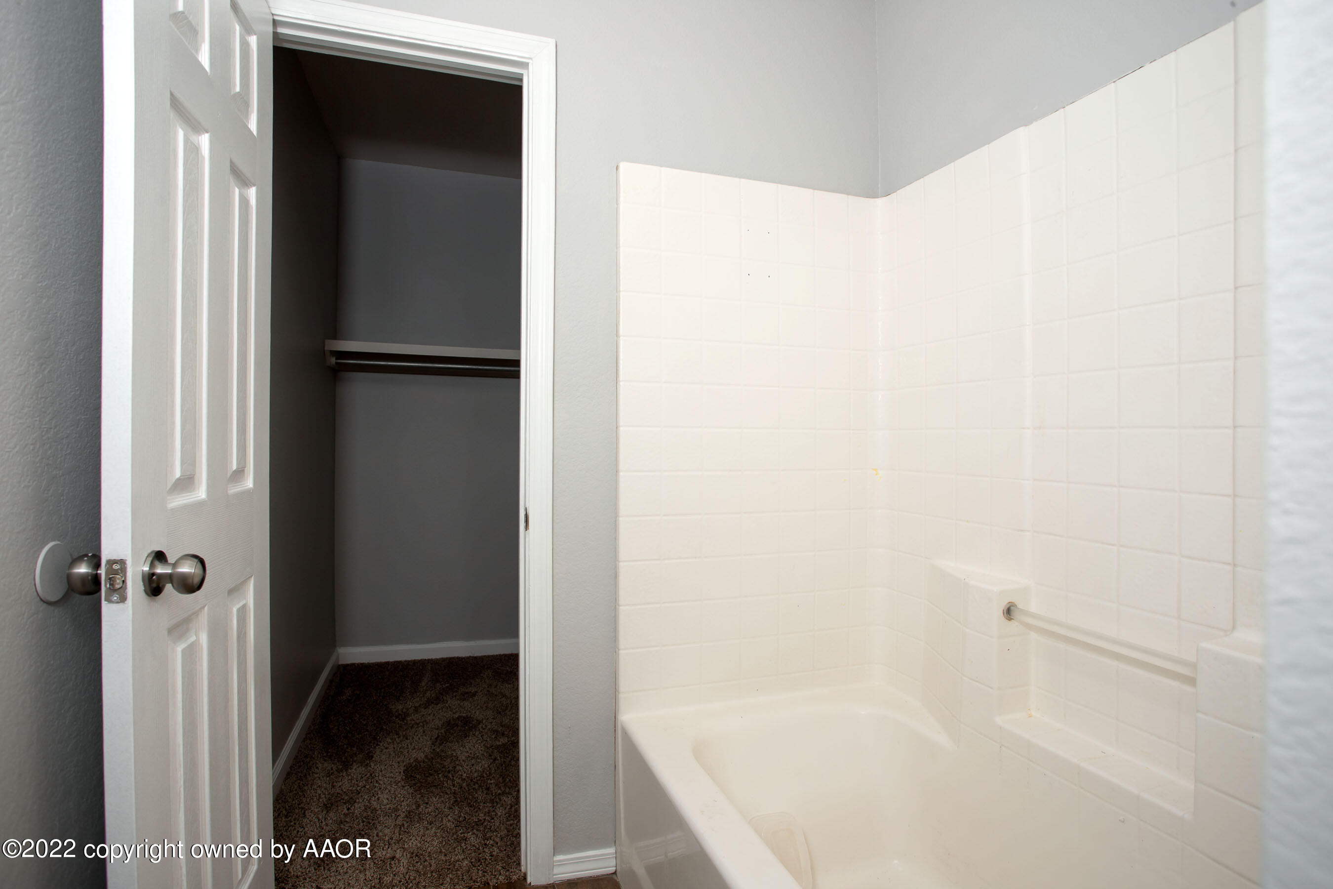 3808 Ross Street Amarillo, TX 79118 - Photo 14 of 22 a bathroom with a bathtub