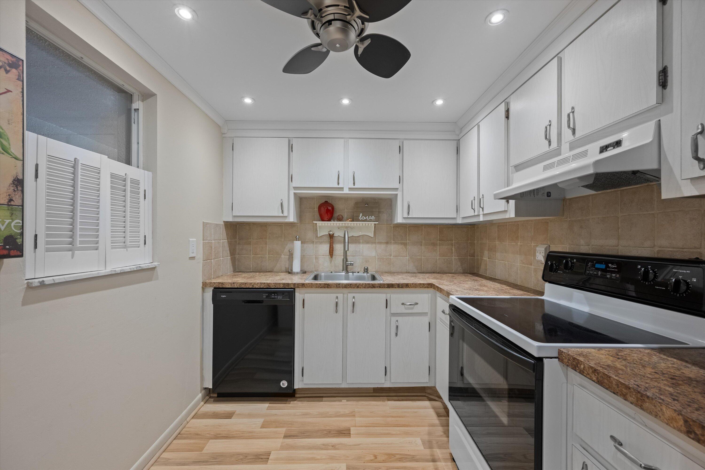 504 Davis Road, Unit 80 Palm Springs, FL 33461 - Photo 8 of 18 08-DSC_7307