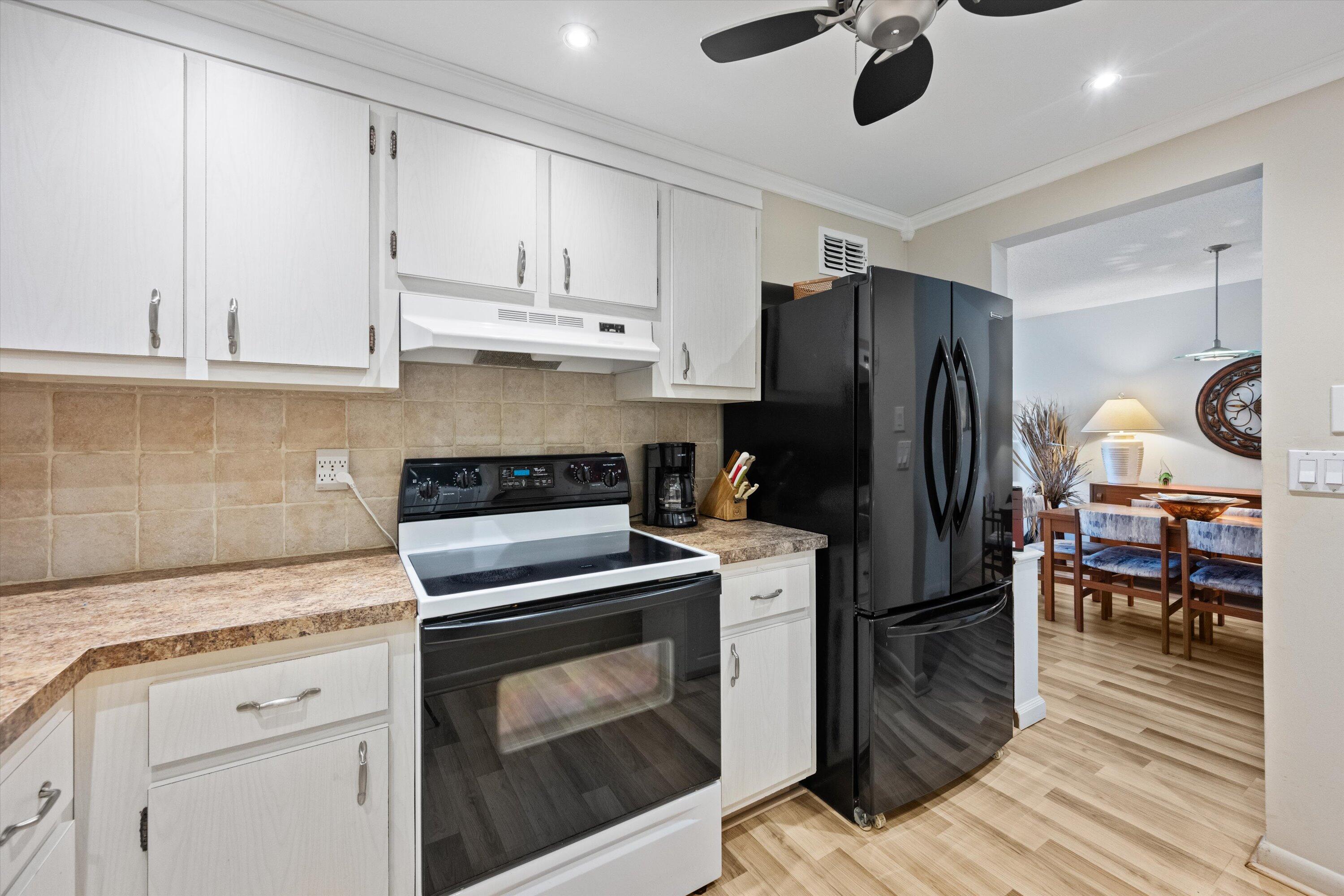 504 Davis Road, Unit 80 Palm Springs, FL 33461 - Photo 9 of 18 09-DSC_7316