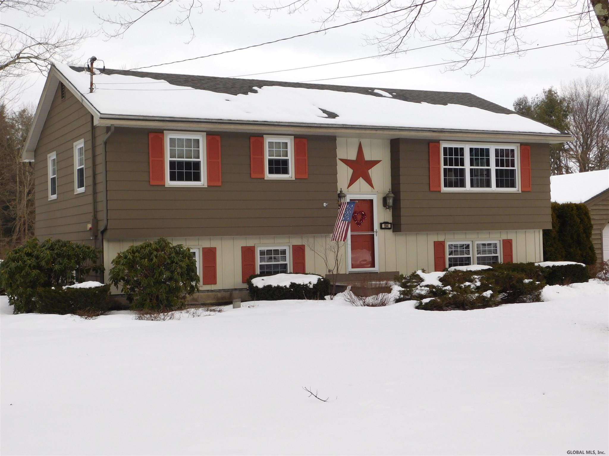 194 Fort Edward Road Moreau, NY 12828 - Photo 2 of 84 Photo 2