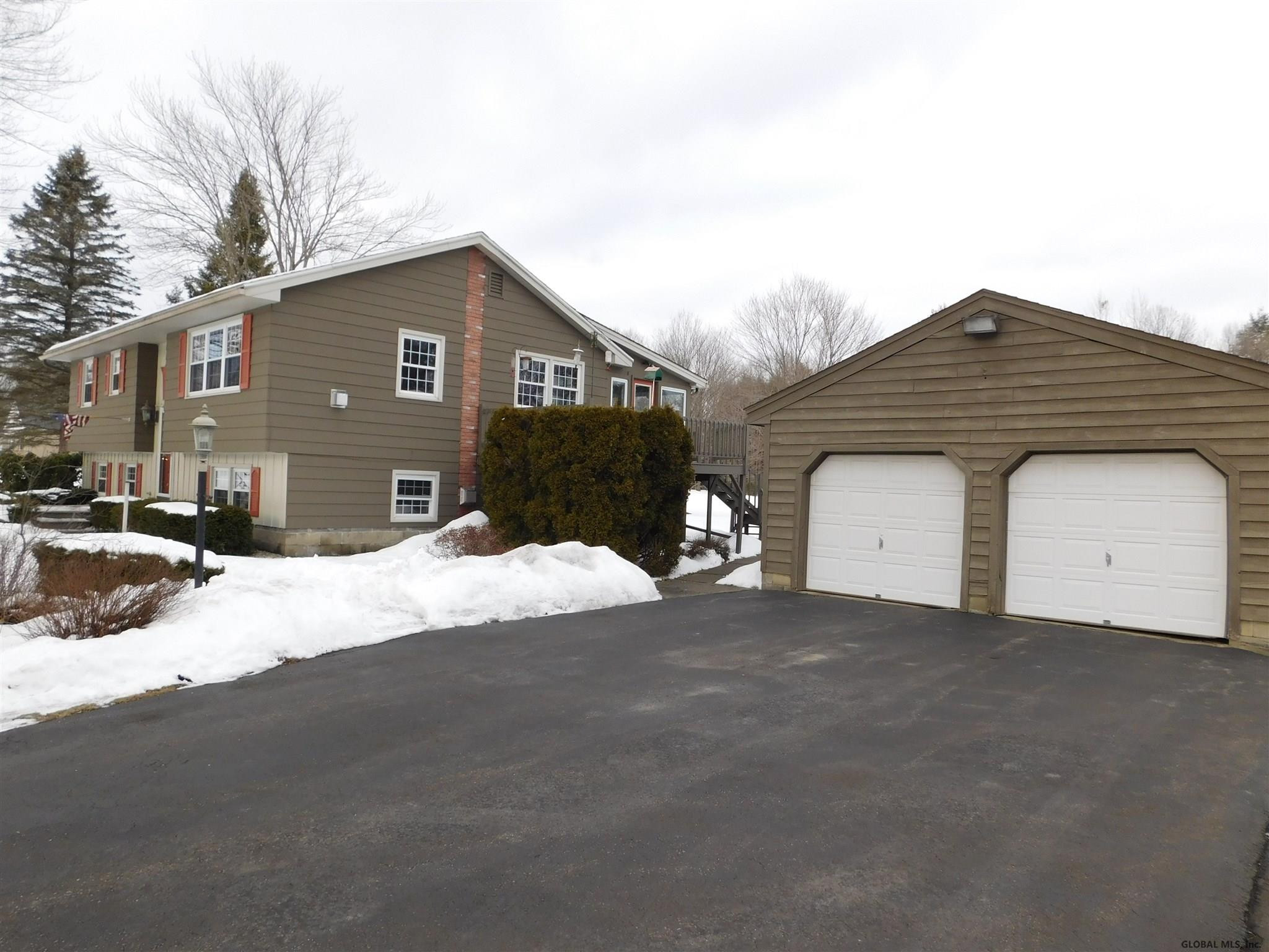 194 Fort Edward Road Moreau, NY 12828 - Photo 3 of 84 Photo 3