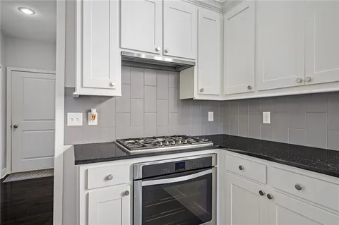 $640,000 | 8616 Baska Court, Lenexa, KS 66219