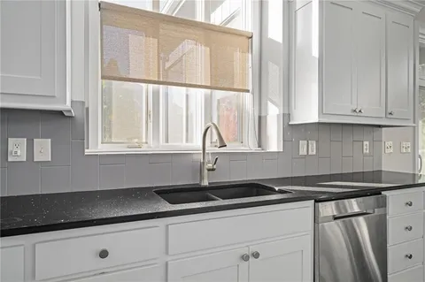 $640,000 | 8616 Baska Court, Lenexa, KS 66219