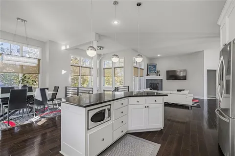 $640,000 | 8616 Baska Court, Lenexa, KS 66219