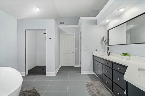 $640,000 | 8616 Baska Court, Lenexa, KS 66219