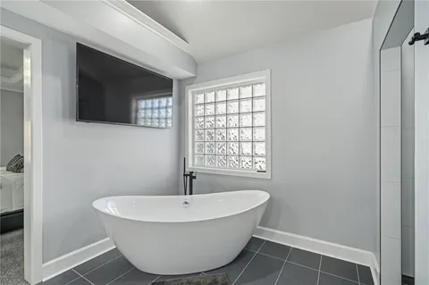 $640,000 | 8616 Baska Court, Lenexa, KS 66219