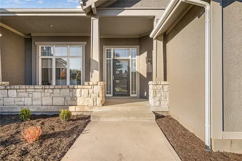 $640,000 | 8616 Baska Court, Lenexa, KS 66219