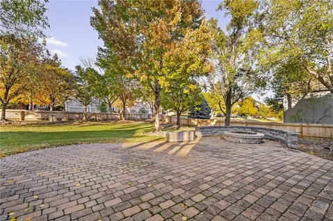 $640,000 | 8616 Baska Court, Lenexa, KS 66219