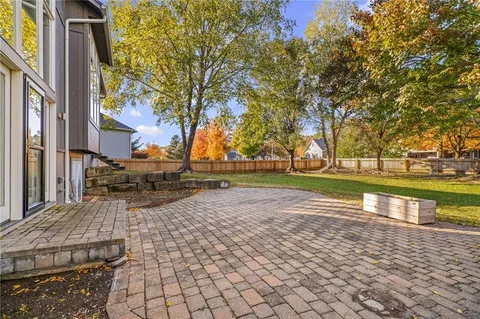 $640,000 | 8616 Baska Court, Lenexa, KS 66219