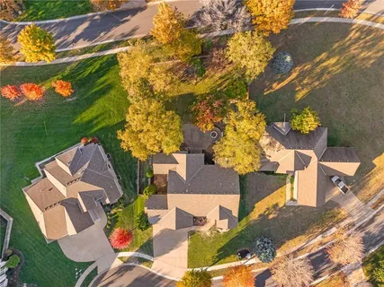 $640,000 | 8616 Baska Court, Lenexa, KS 66219