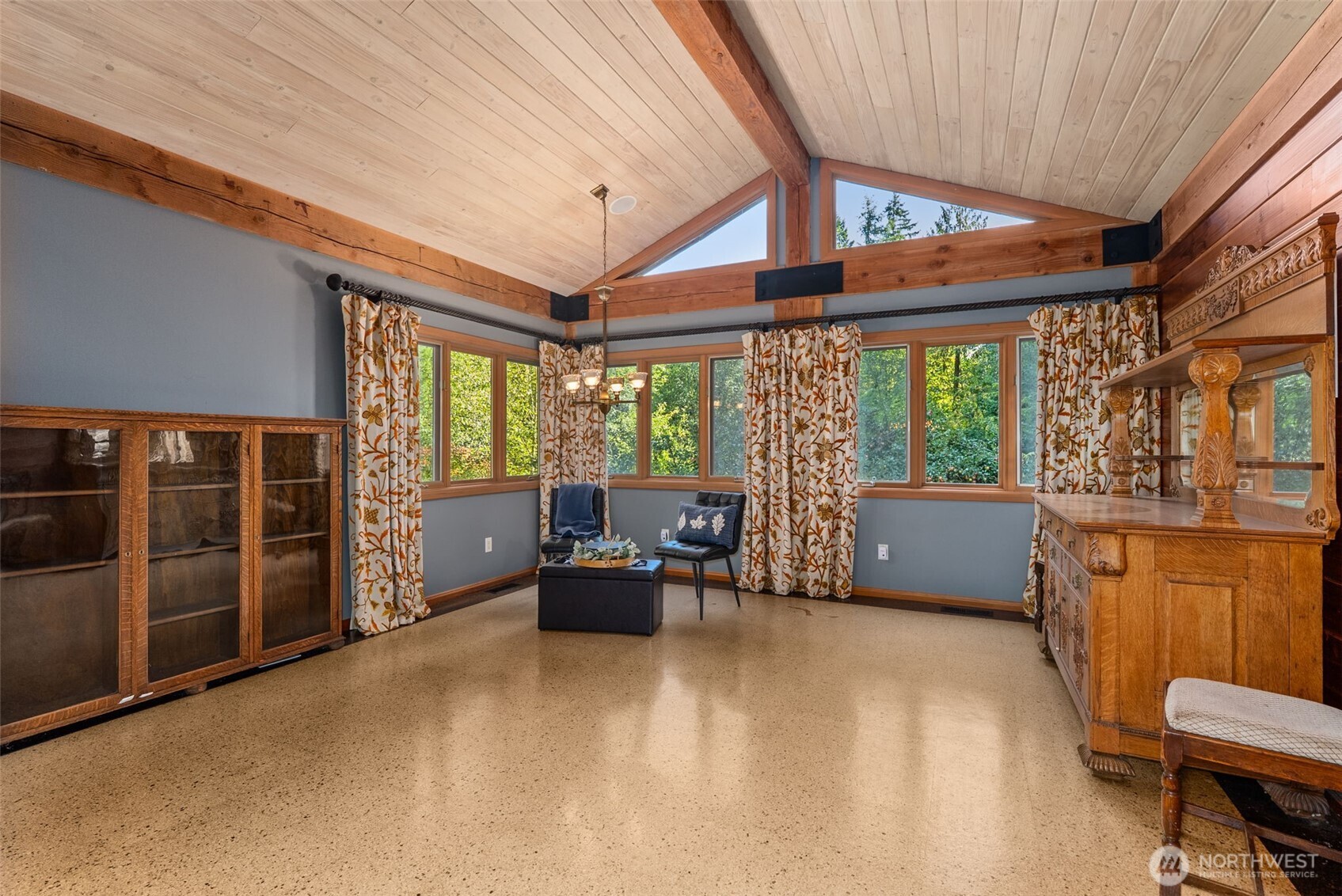 299 Conrad Road Winlock, WA 98596 - Photo 11 of 40 a very nice looking room with a large window