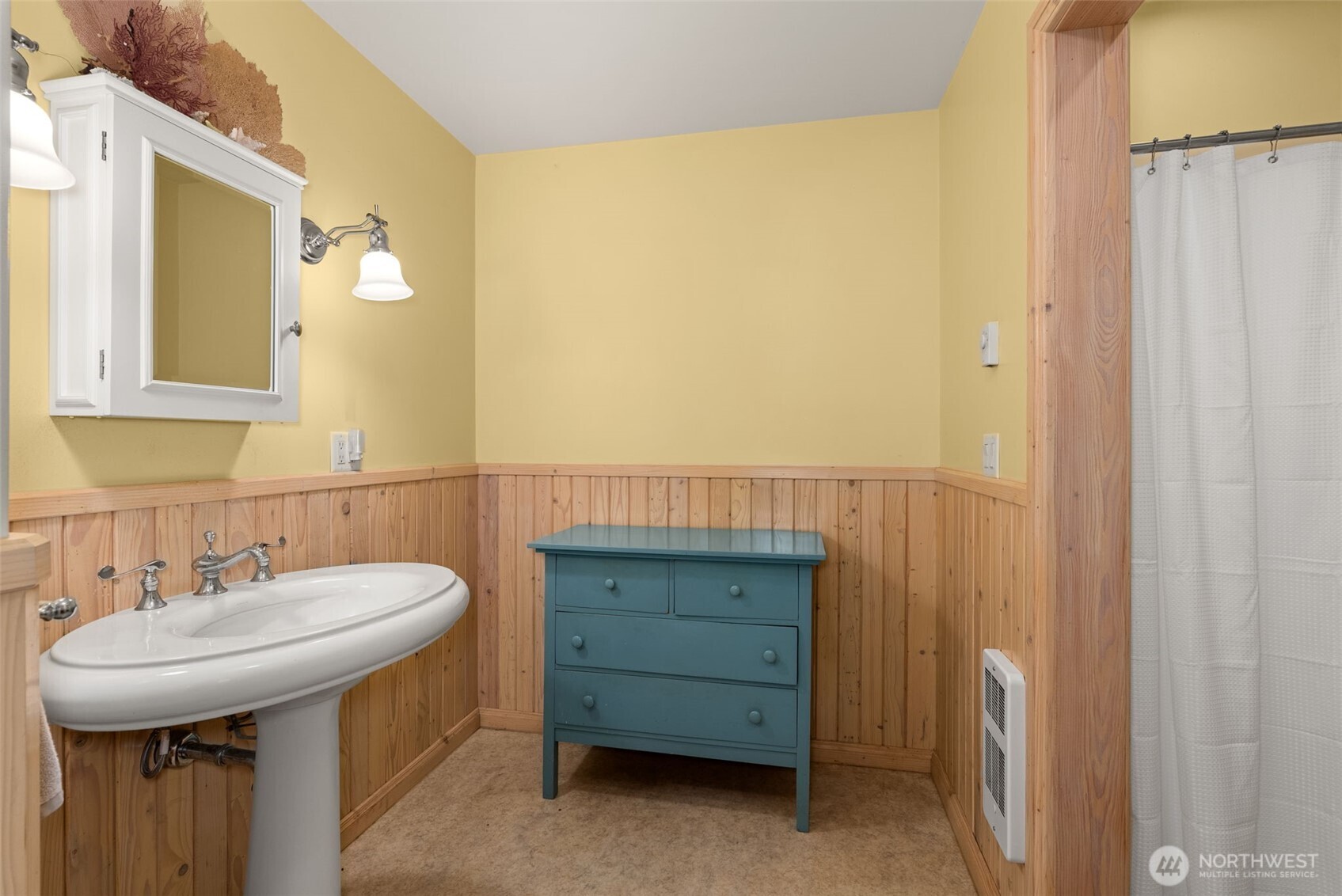 299 Conrad Road Winlock, WA 98596 - Photo 25 of 40 a bathroom with a sink and a mirror