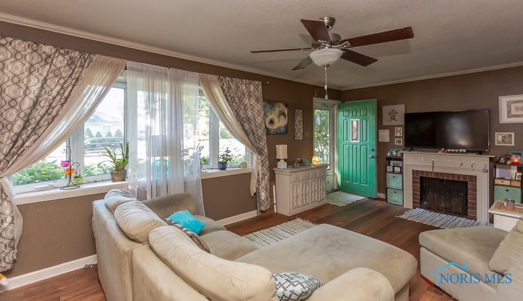 4426 Thackeray Road Maumee, OH 43537 - Photo 5 of 25 Gallery Image 5
