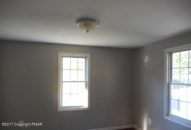 822 Lower Cherry Valley Road Stroudsburg, PA 18360 - Photo 4 of 11 Lower Cherry DR