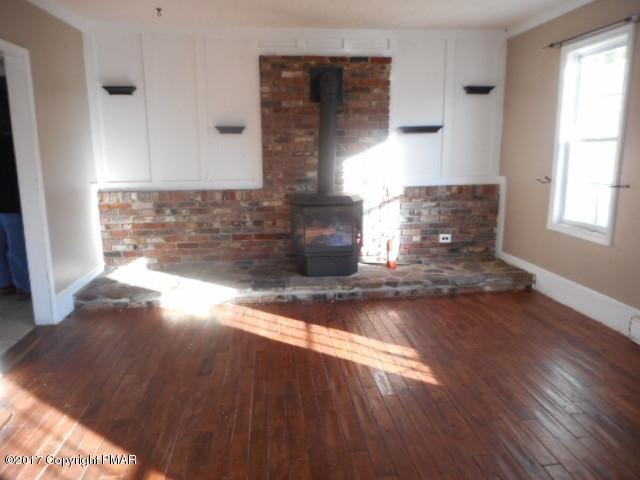 822 Lower Cherry Valley Road Stroudsburg, PA 18360 - Photo 6 of 11 Living Room