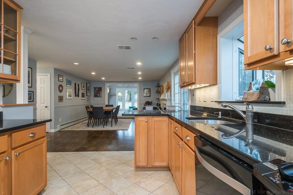 5 Russell Road Wayland, MA 01778 - Photo 6 of 27