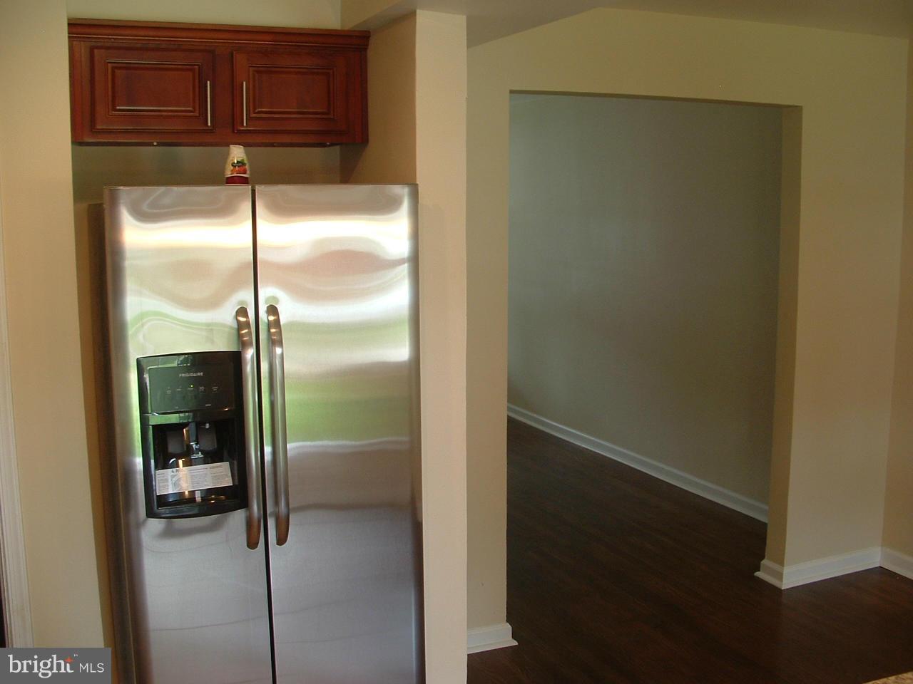 338 Torner Road Baltimore, MD 21221 - Photo 12 of 30 a bathroom with a glass shower door